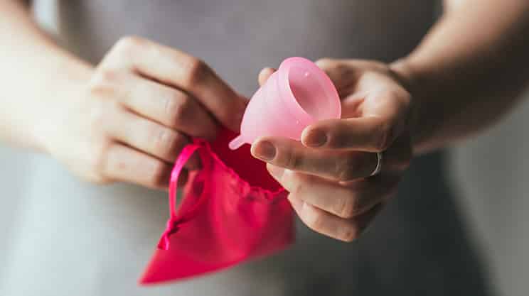 Damenhygiene-Die-Menstruationstasse-richtig-benutzen