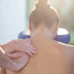 Wie wird eine Schleimbeutelentzündung in der Schulter behandelt?