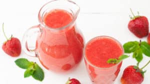 Erdbeeren Melonen Smoothie mit frischer Minze