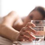 Warum ein Glas Wasser am Morgen so gesund ist