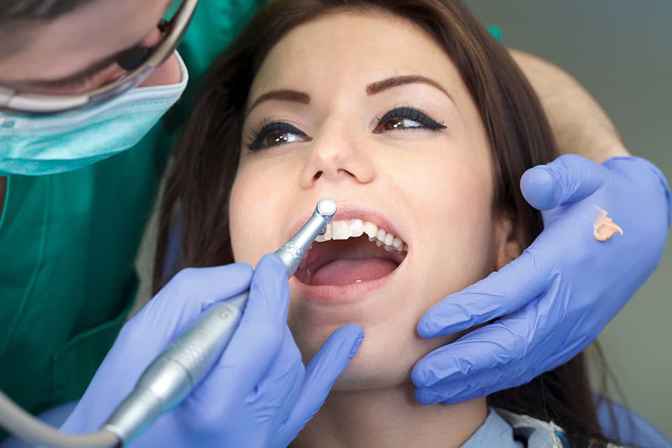 Wie wichtig ist eine professionelle Zahnreinigung?