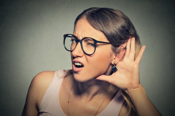 Kann schlechtes Hören Demenz begünstigen?