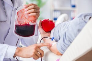 Regelmäßig Blut spenden hilft nicht nur den Empfängern